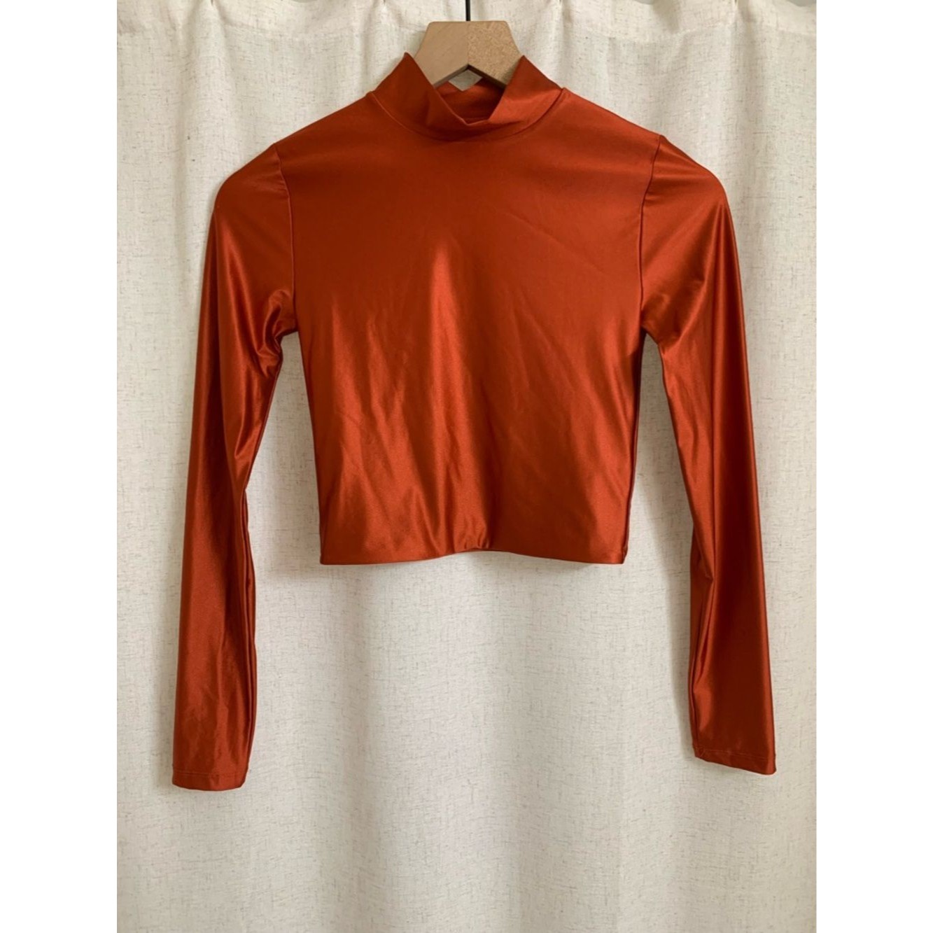 Babaton Aritzia Corsa Red Satinette Sleek Metallic Copper Long Sleeve Crop Top